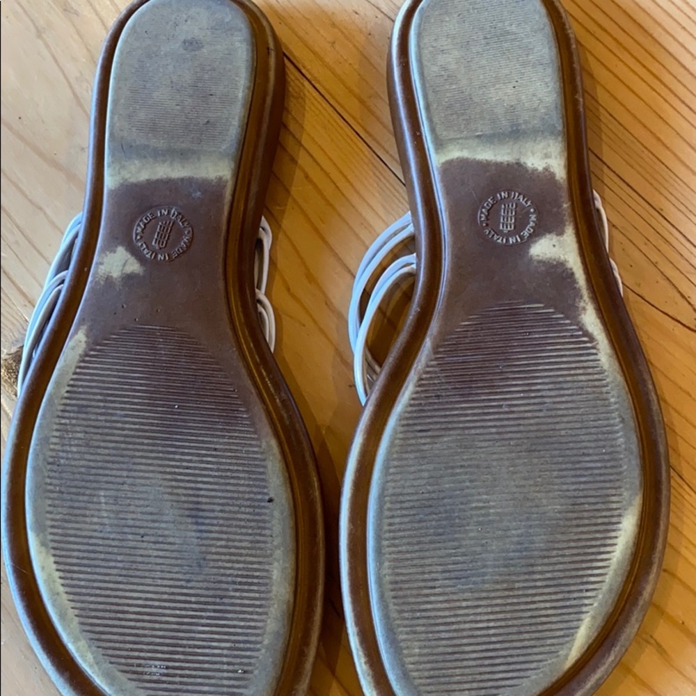 White flip flop with a little bling - Picture 8 of 8